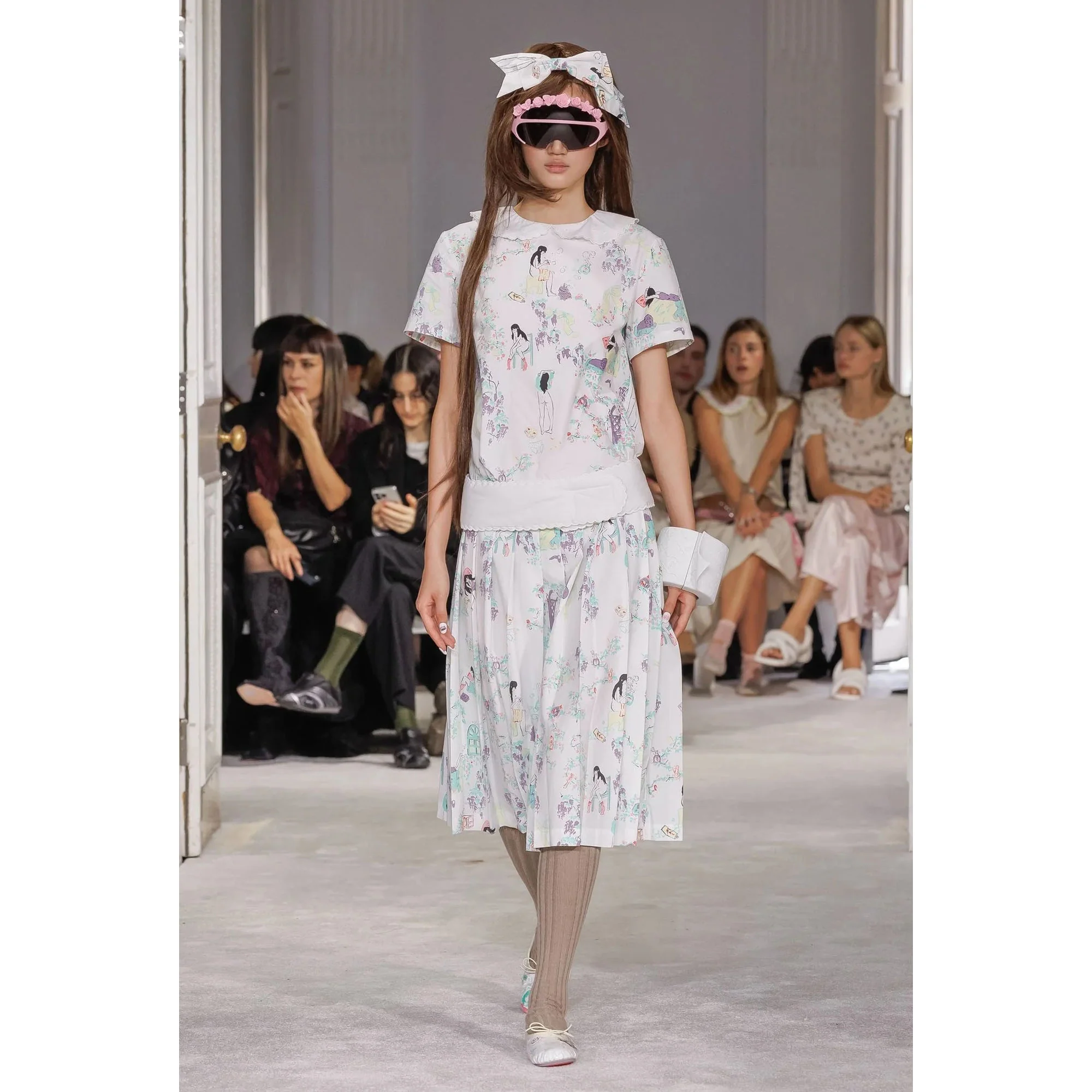 WHITE ASHLEY WILLIAMS X YVMIN FLORAL TOILET PAPER BRACELET - Image 2