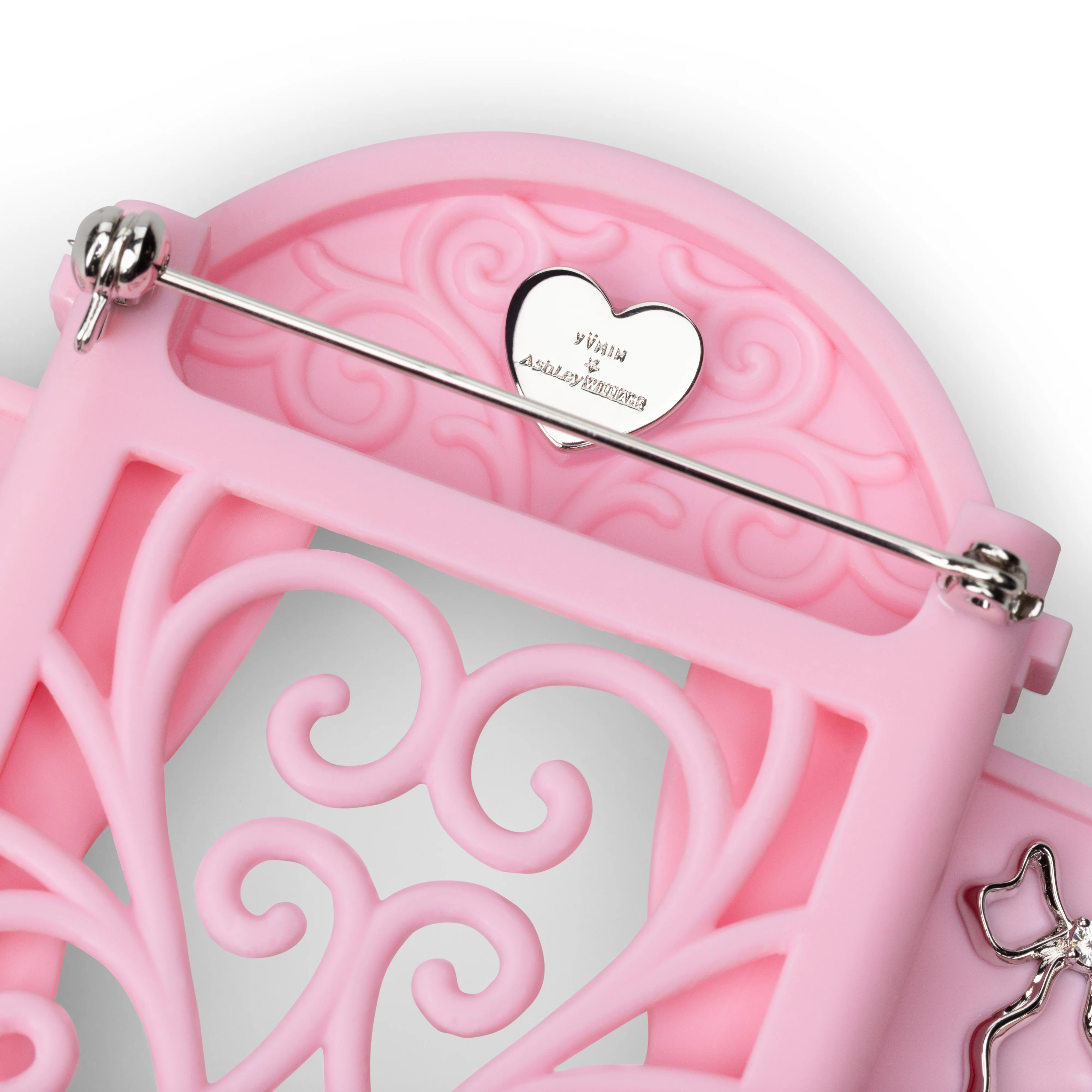 PINK ASHLEY WILLIAMS X YVMIN WINDOW PHOTO FRAME BROOCH NECKLACE - Image 4