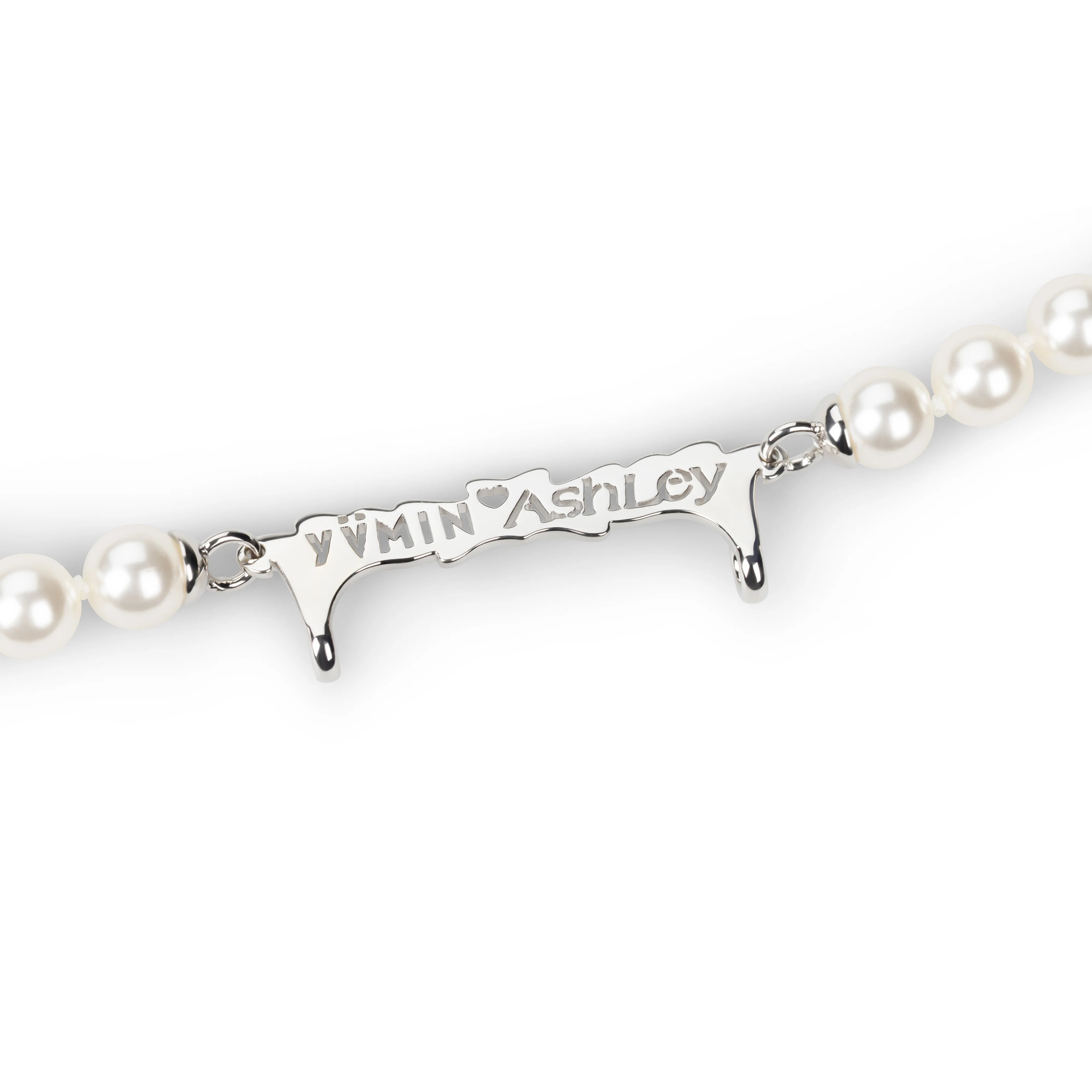 WHITE ASHLEY WILLIAMS X YVMIN WINDOW PHOTO FRAME BROOCH NECKLACE - Image 4