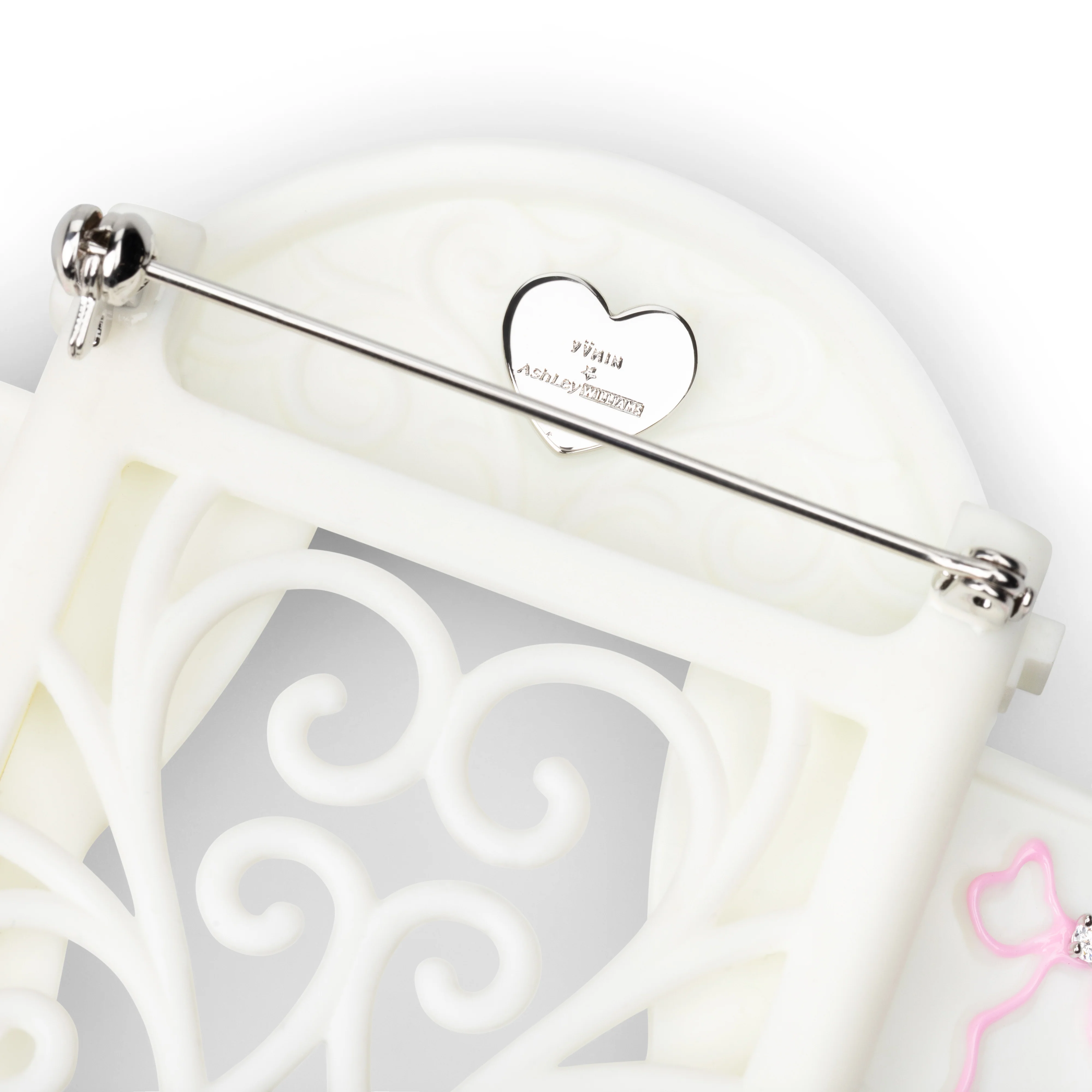 WHITE ASHLEY WILLIAMS X YVMIN WINDOW PHOTO FRAME BROOCH NECKLACE - Image 5